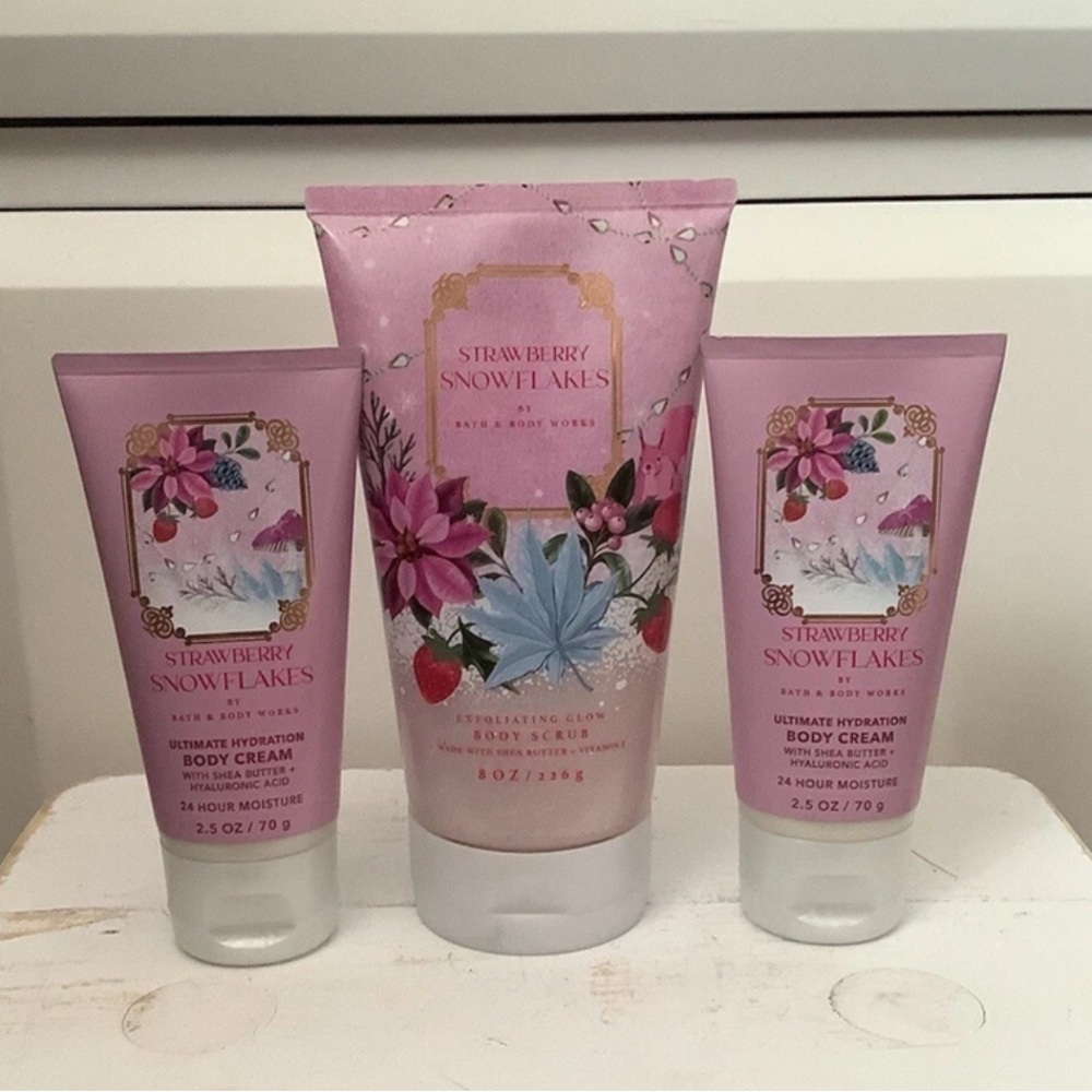 Bath & Body Works Strawberry Snowflakes Exfoliating Glow Body Scrub & Cream SET